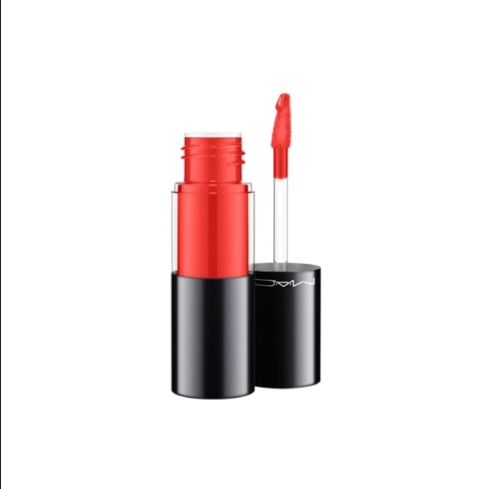 NEW! MAC VERSICOLOUR- VARNISHLY RED